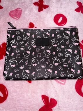 Hello Kitty impressions pouch